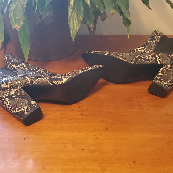 Steve Madden mid calf snakeskin print booties like new 💥💥💥 - Picture 3 of 6